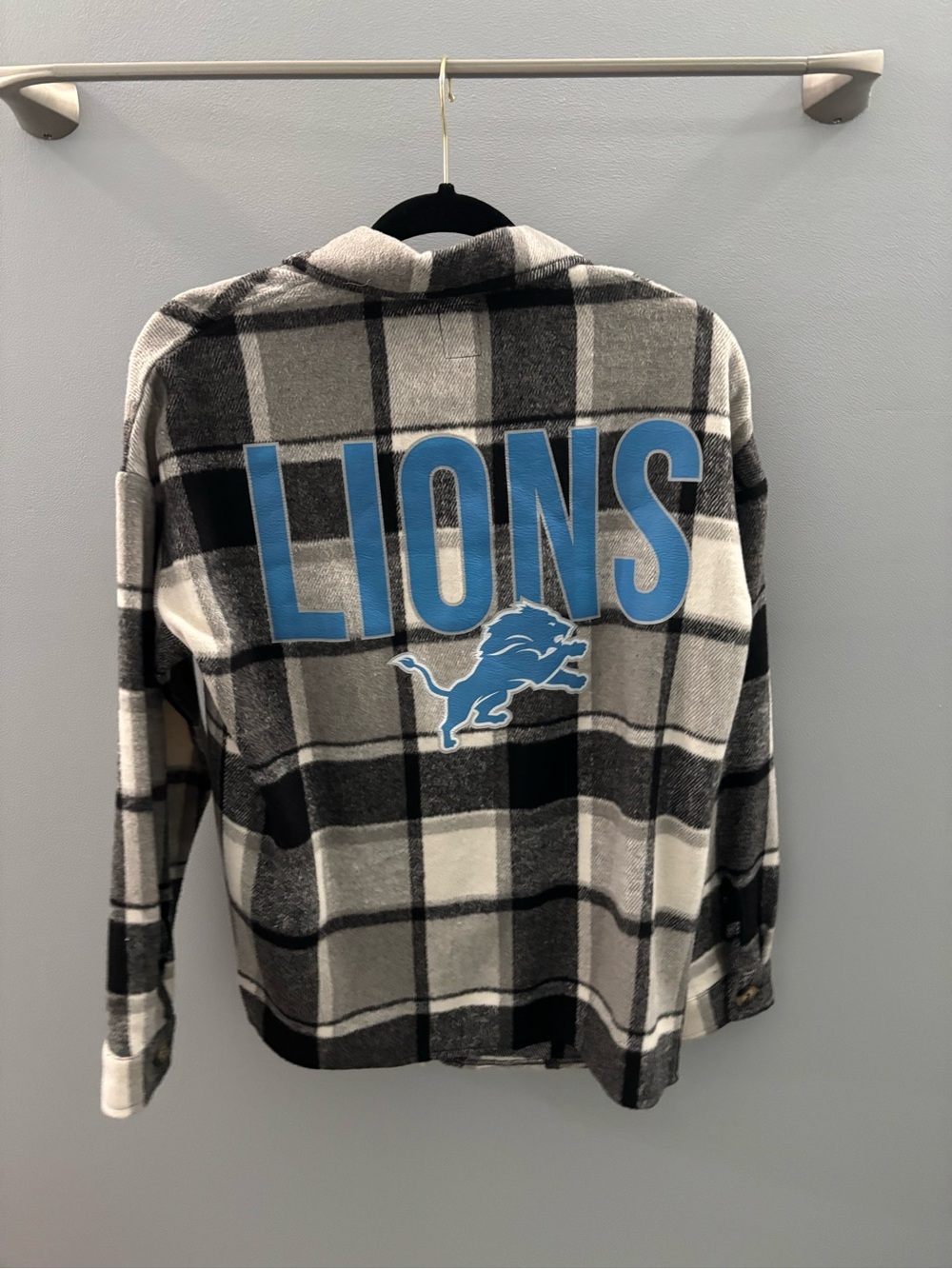 Detroit Lions Women’s Black & Gray Plaid Button-Up Jacket